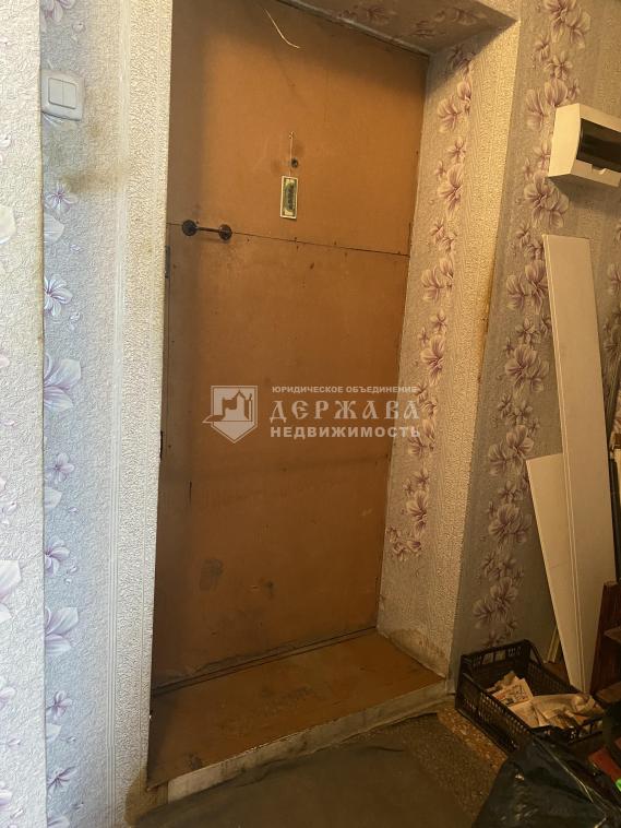 Продам квартиру в Кемерово по адресу Гагарина, 149, площадь 32 квм Недвижимость Кемеровская  область (Россия)  Заменены окна на пластиковые, батареи биметалические, ровный бетоный пол, не надо снимать старый деревяный
