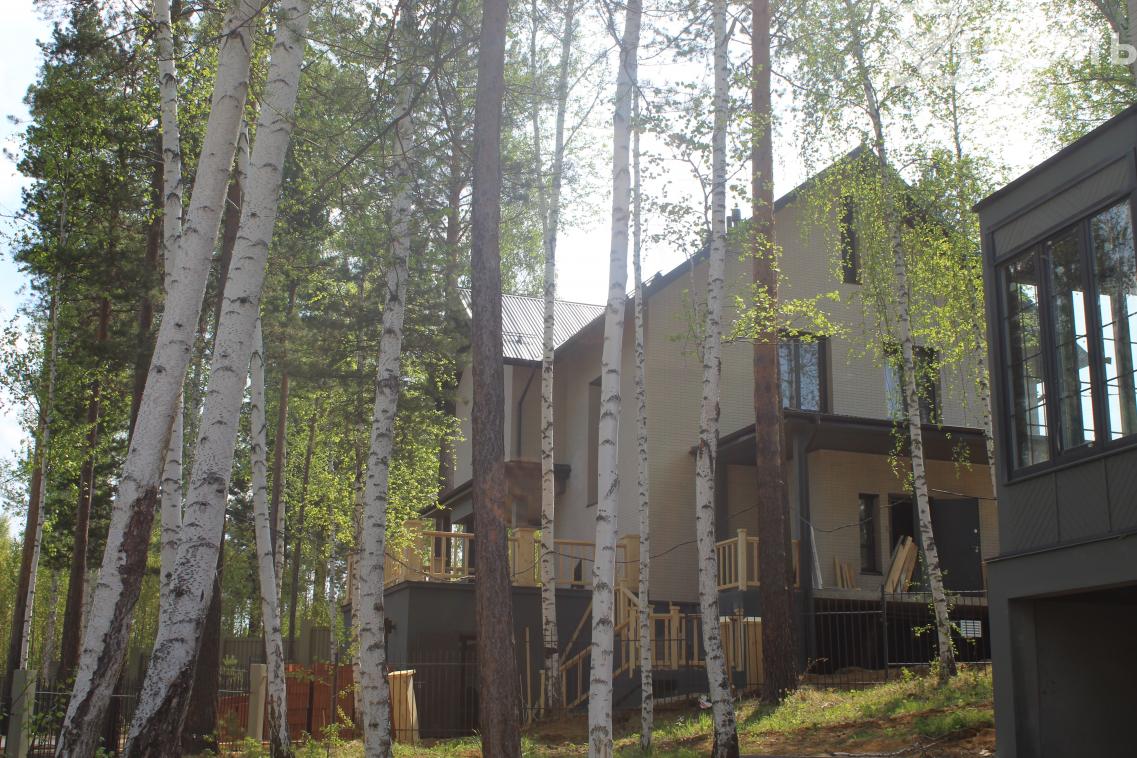Продам коттедж в Маркова по адресу Русый КП, площадь 178 квм Недвижимость Иркутская  область (Россия)  В доме расположена большая терасса с завораживающим видом на лес